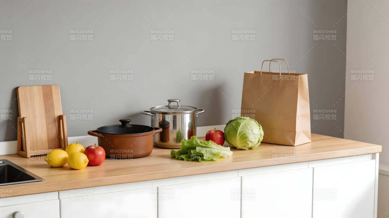 厨房台面食材与锅具摆设图片