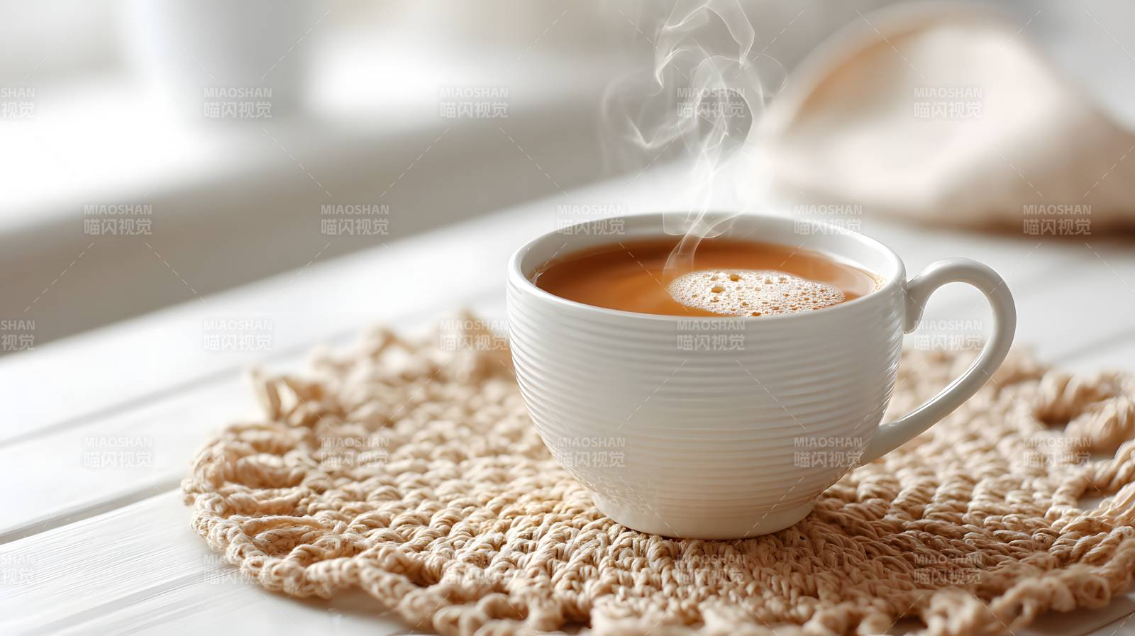 热咖啡配钩针杯垫 温馨晨光图片