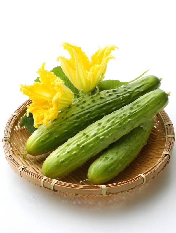 黄瓜配黄花 清新竹篮盛图片