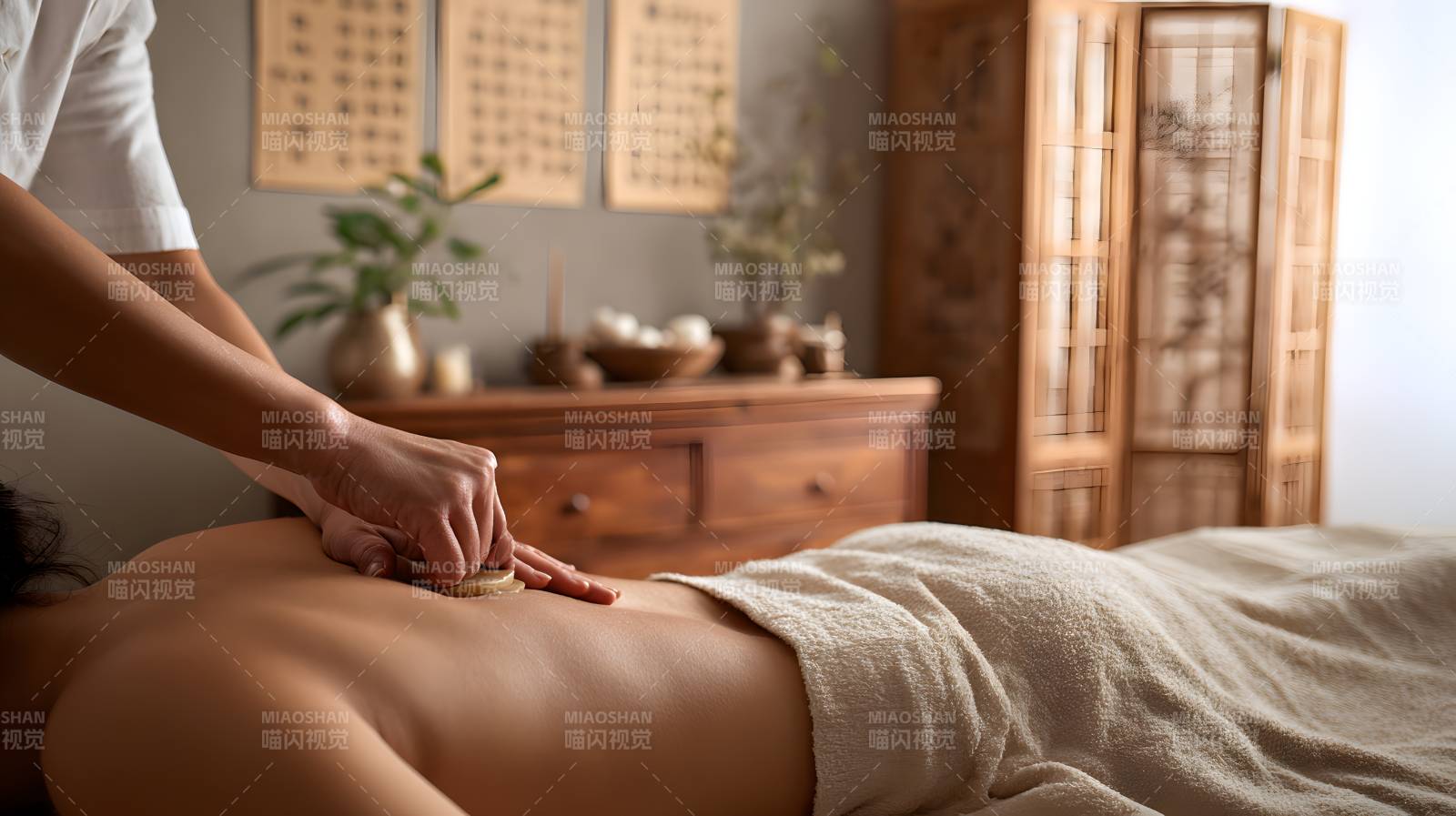 中医刮痧理疗养生图片