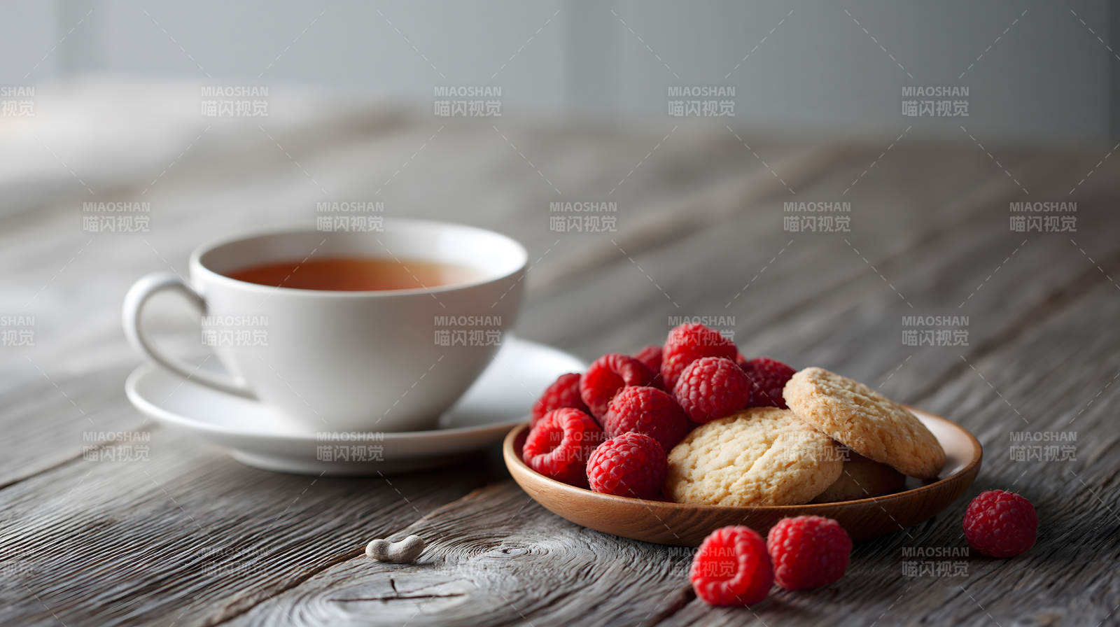 茶配覆盆子饼干 温馨午后时光图片