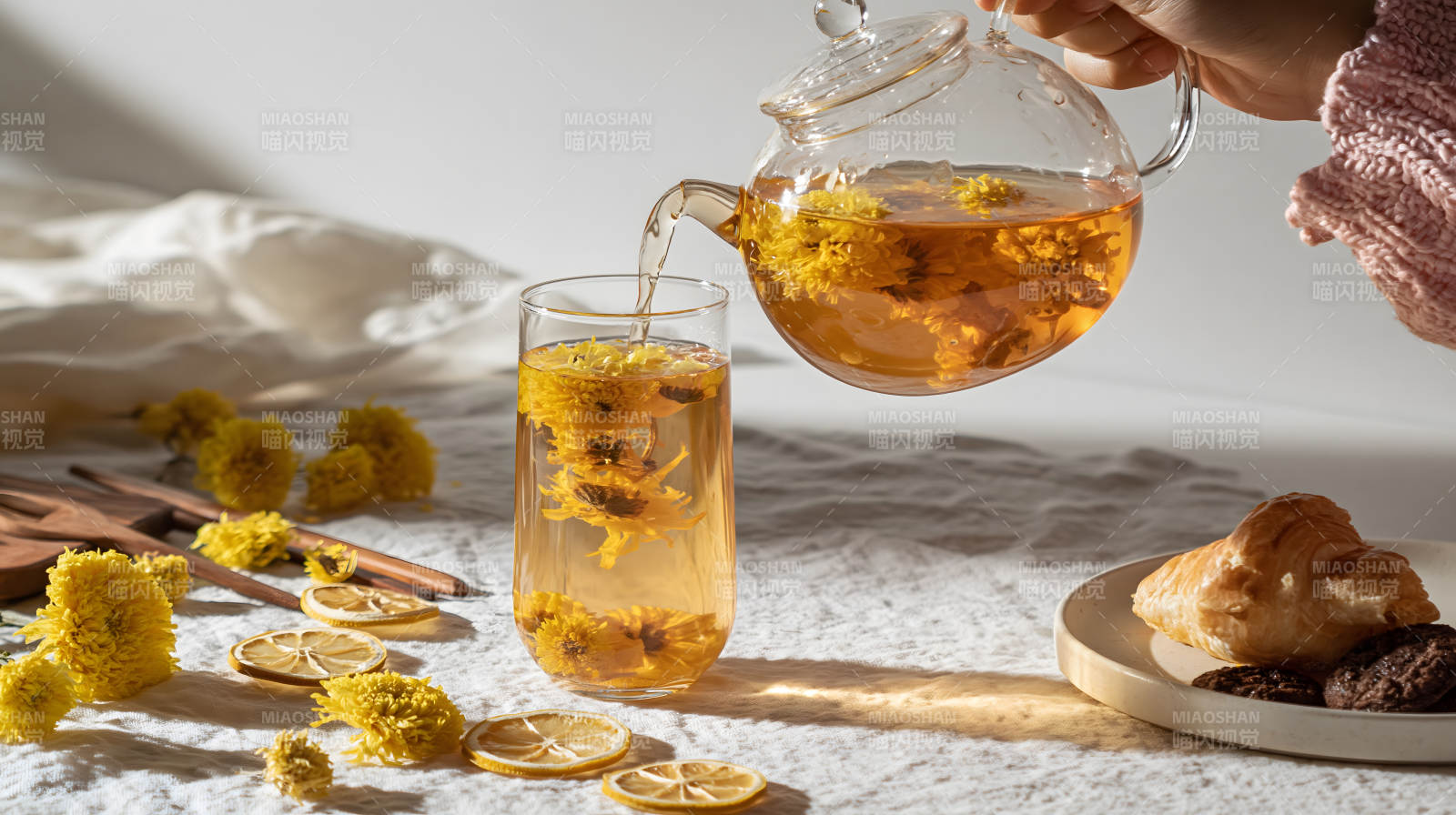 菊花茶配点心 午后惬意时光图片