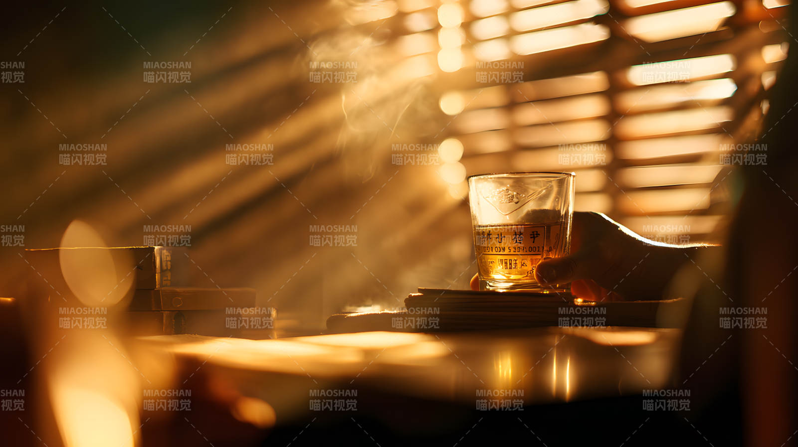 暖阳透窗 茶烟袅袅图片