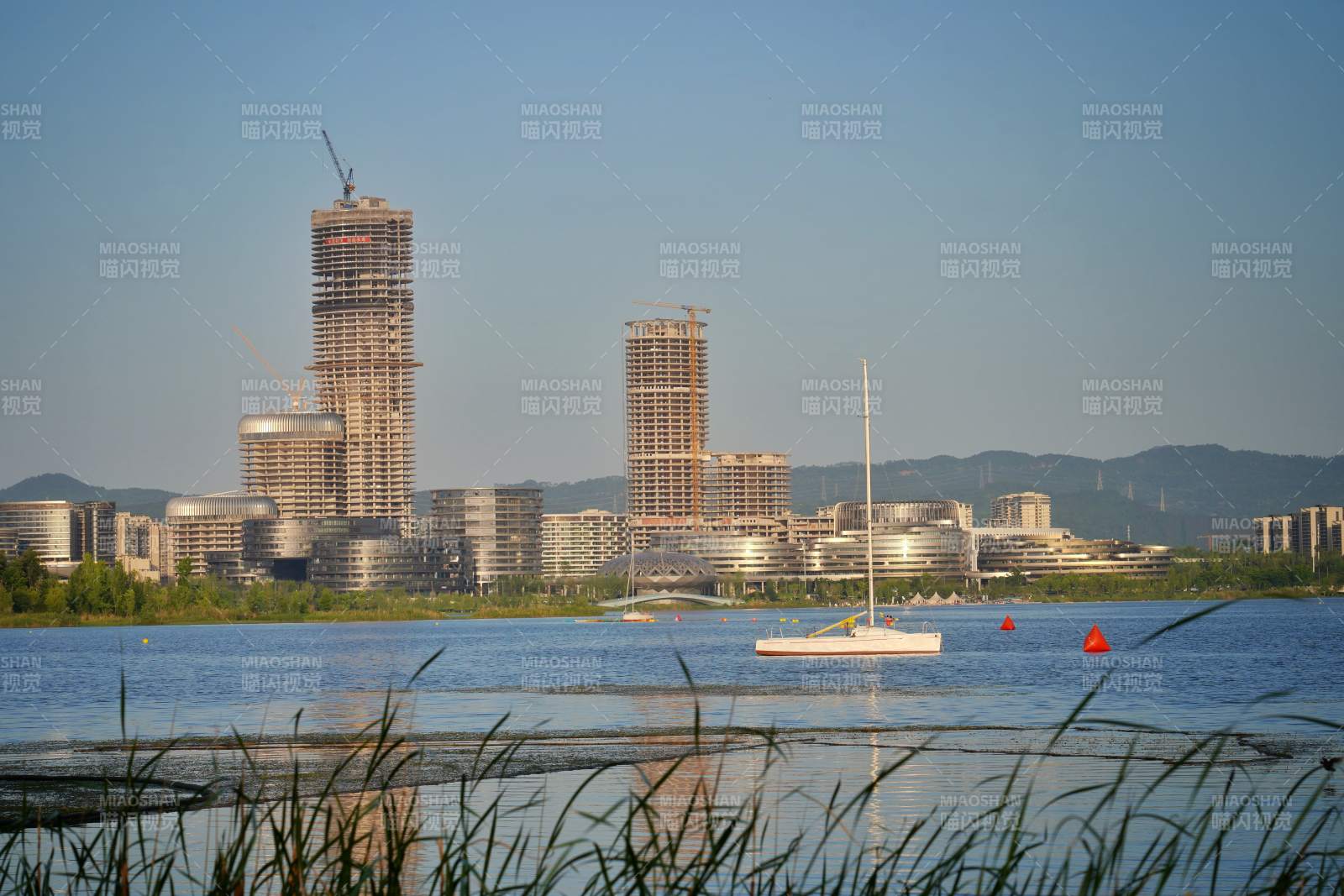 湖景城市天际线图片