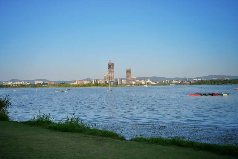 湖景城市天际线图片