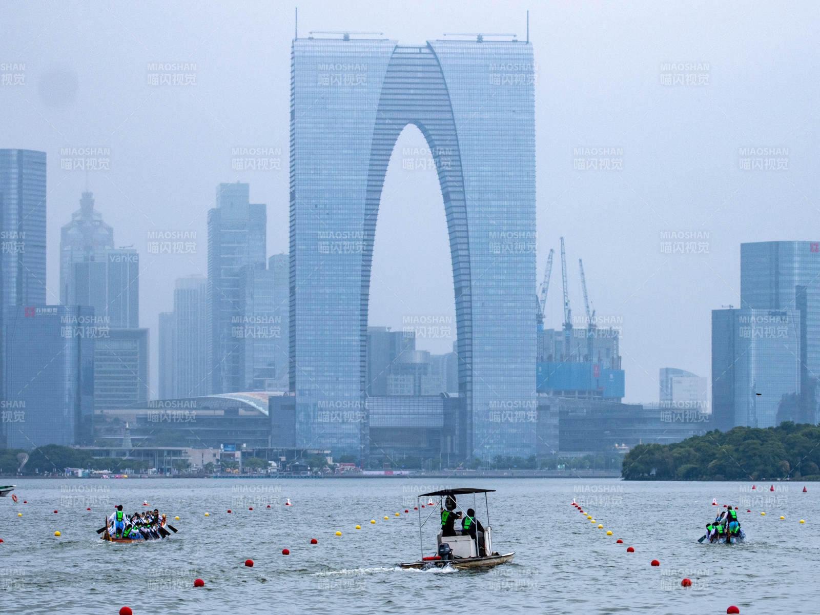 苏州金鸡湖龙舟赛图片