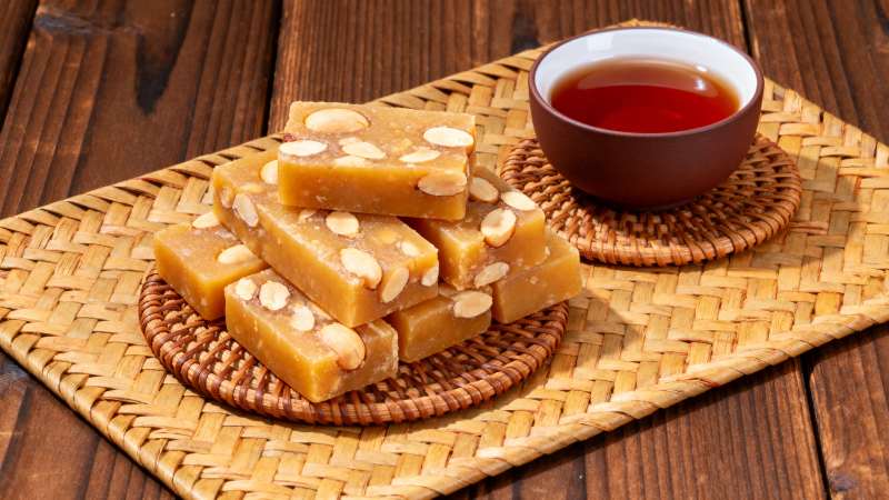 杏仁糕配红茶 温馨下午茶图片