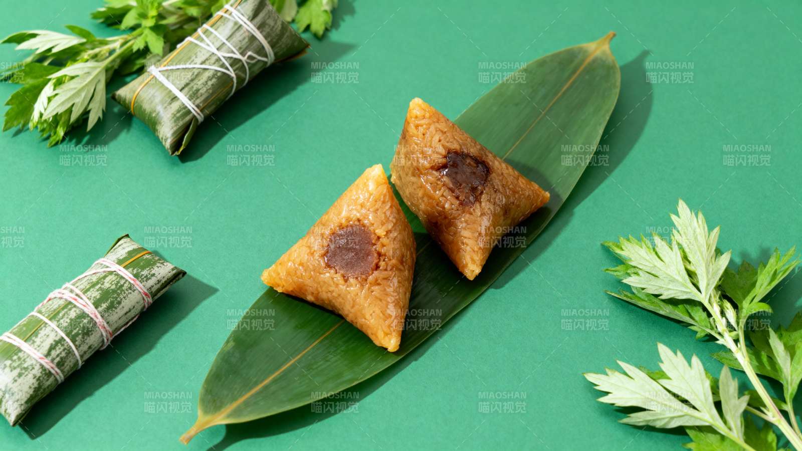 端午粽香 艾叶相伴图片