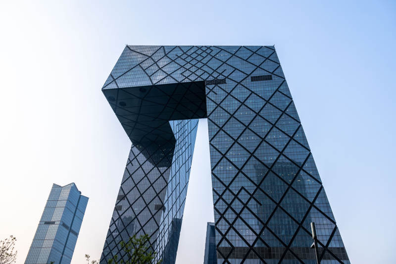 央视大楼 大裤衩 仰拍视角北京图片