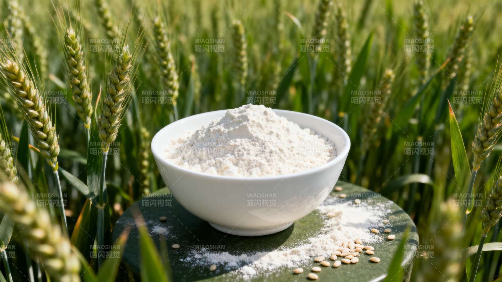 麦田中的面粉碗图片