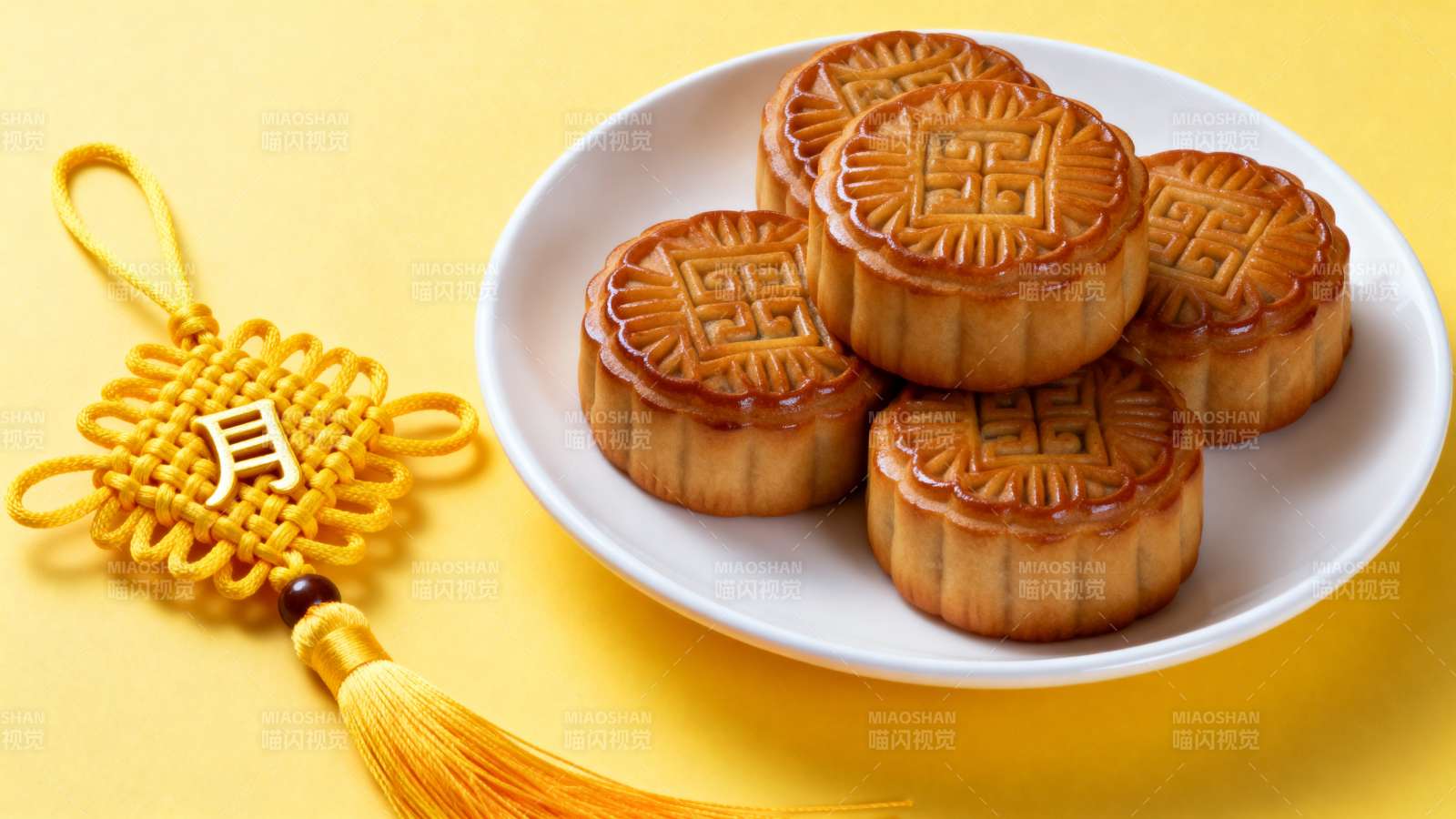 月饼配中国结 中秋团圆味图片