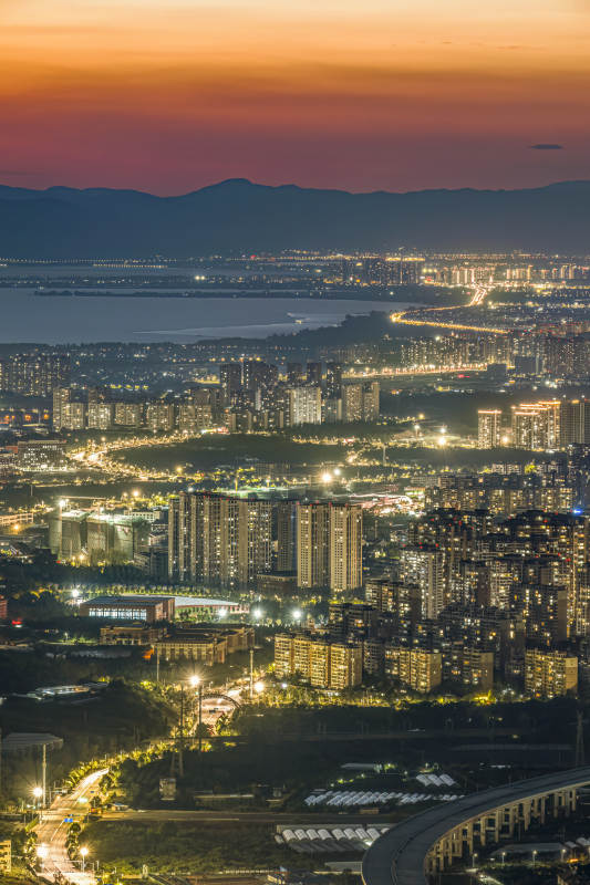 暮色城光 山海共辉图片