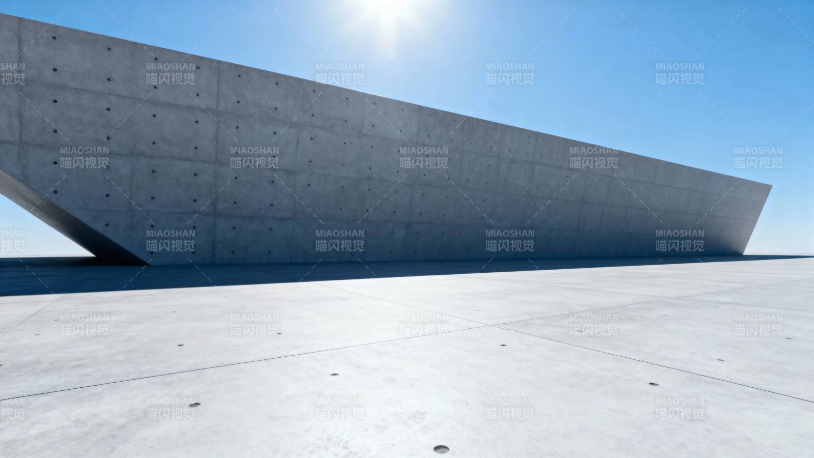混凝土几何建筑 蓝天之下图片