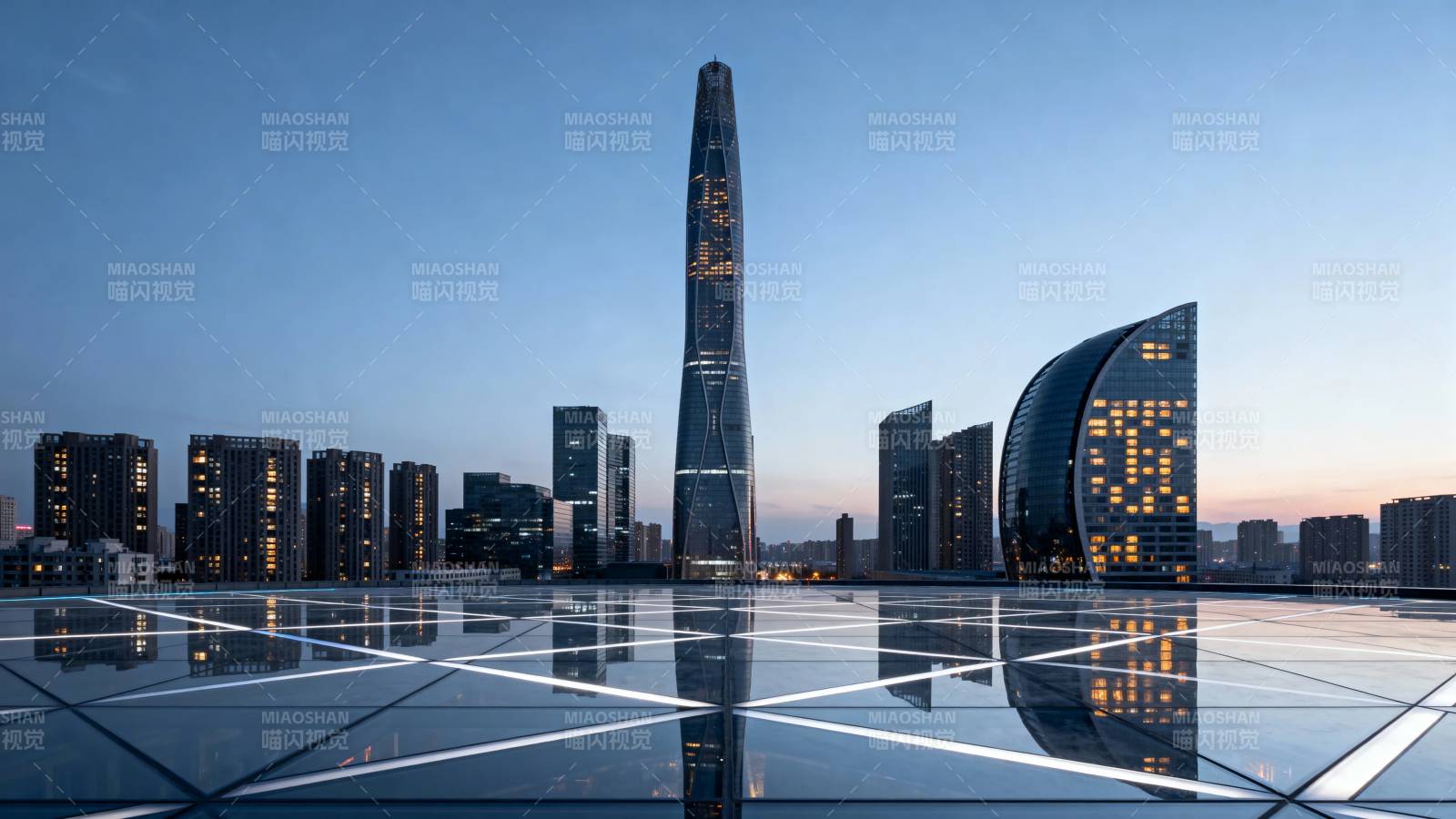 城市天际线 玻璃平台倒影图片