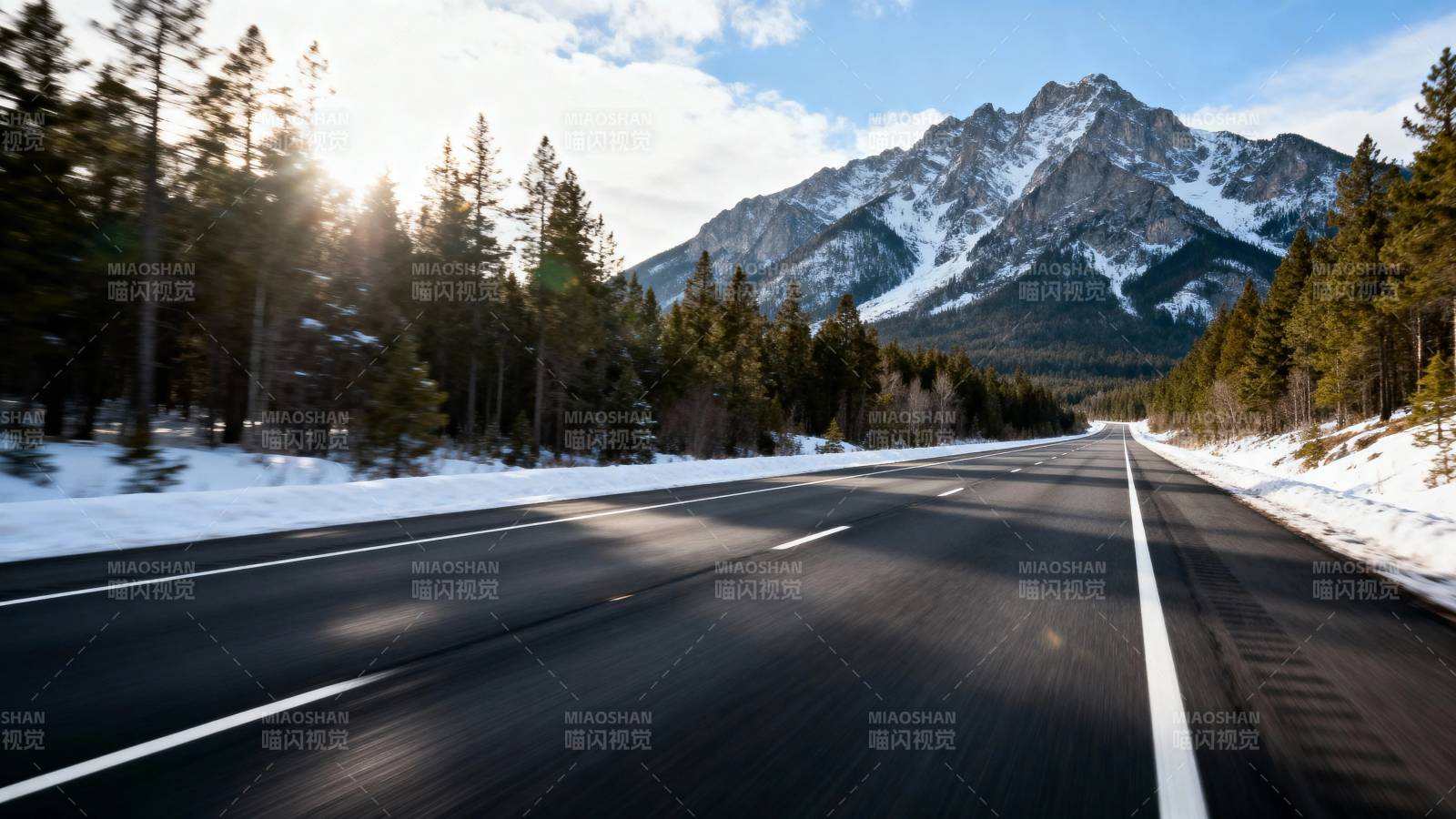 雪山公路 冬日驰骋图片