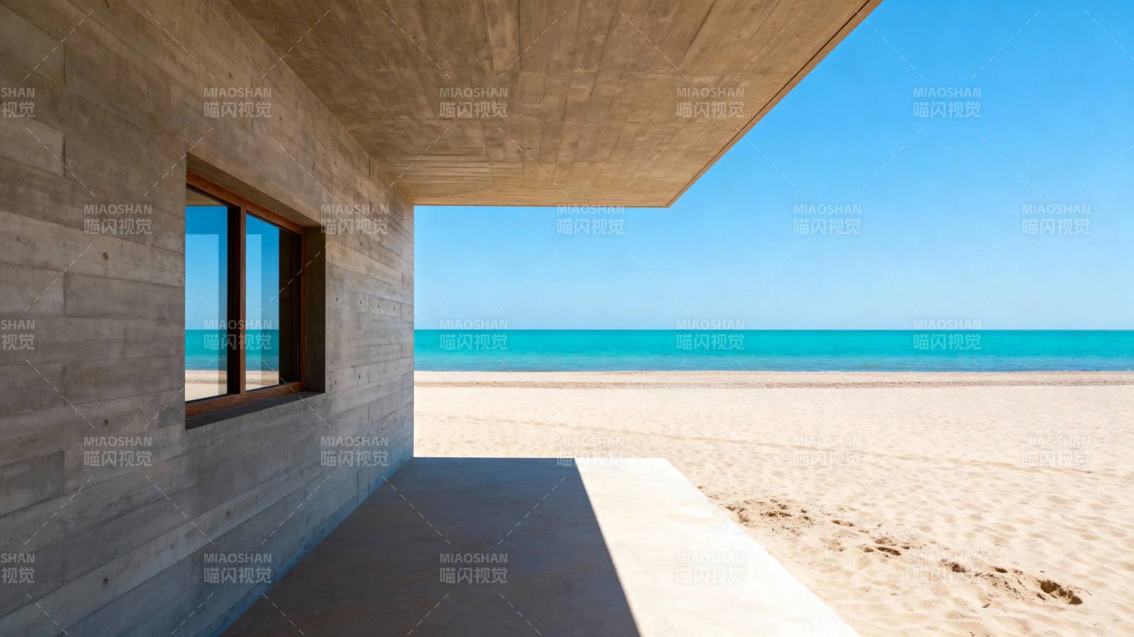 海边混凝土建筑 窗映碧海蓝天图片