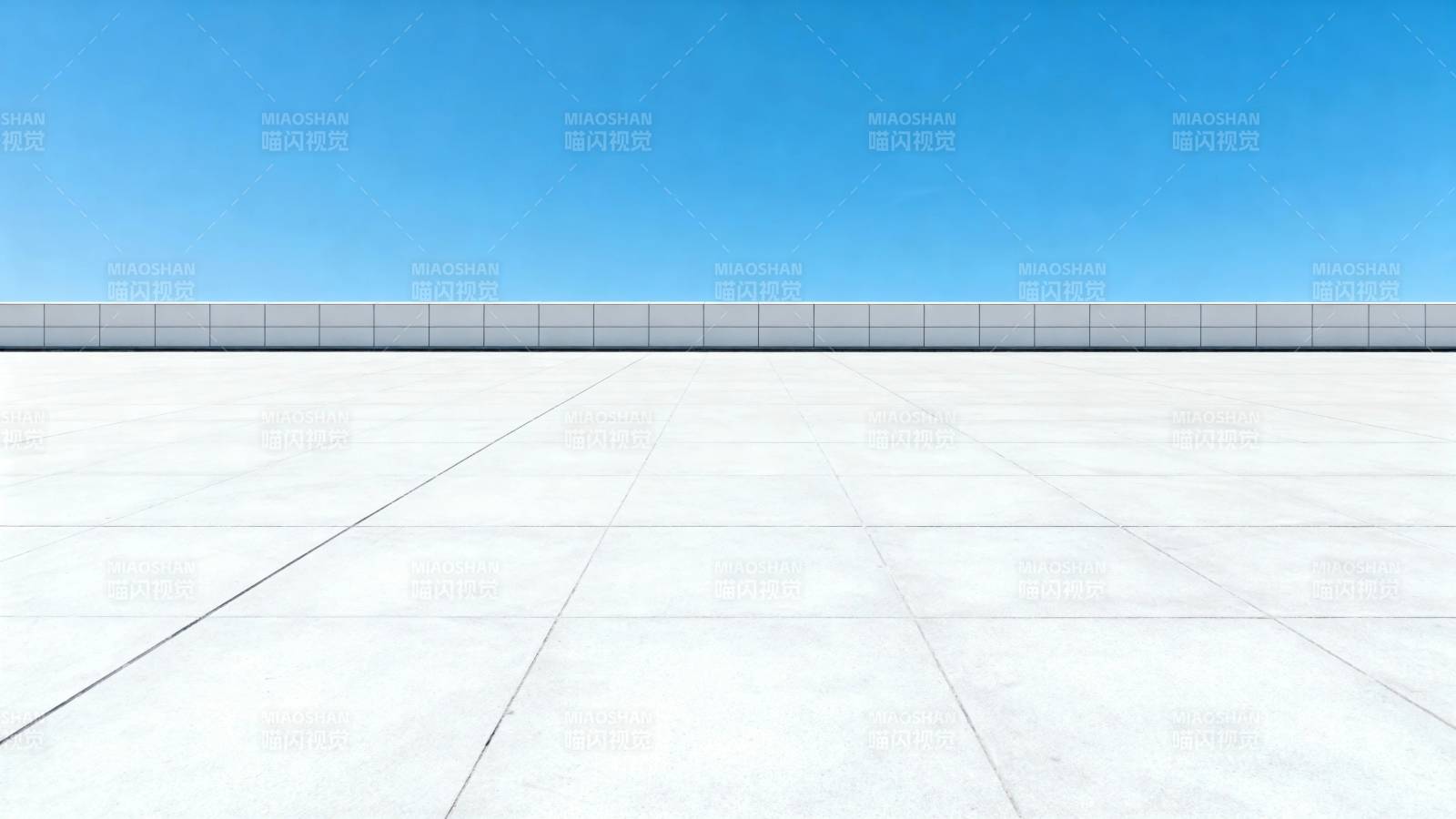 蓝天白地 极简空间图片