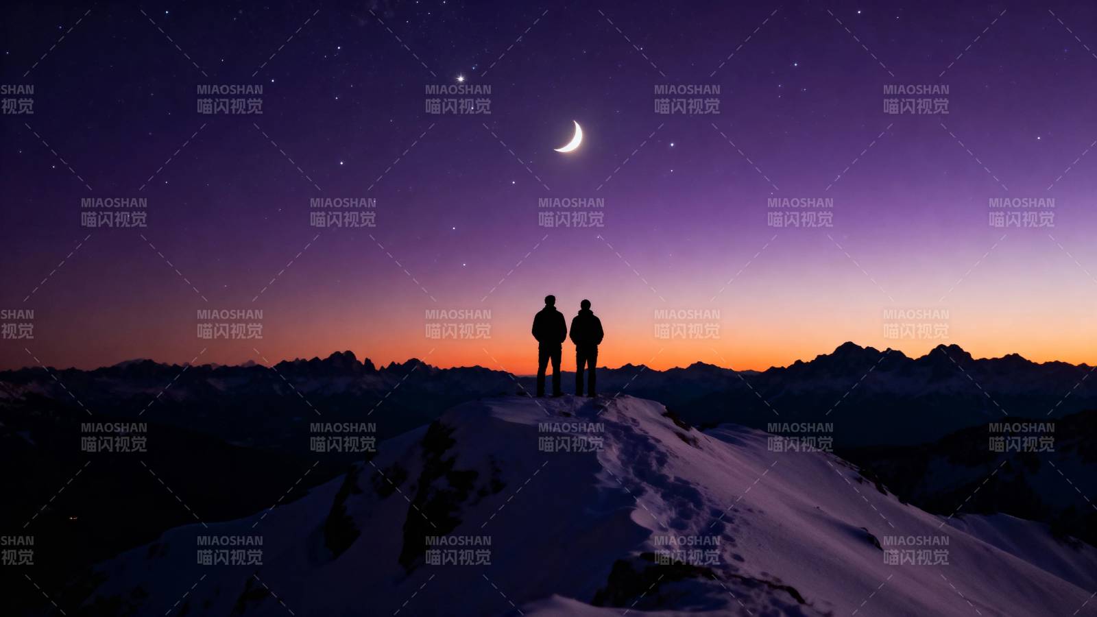 雪山月夜 双人剪影望星空图片