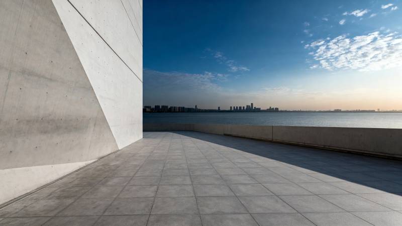 海滨混凝土长廊远景图片