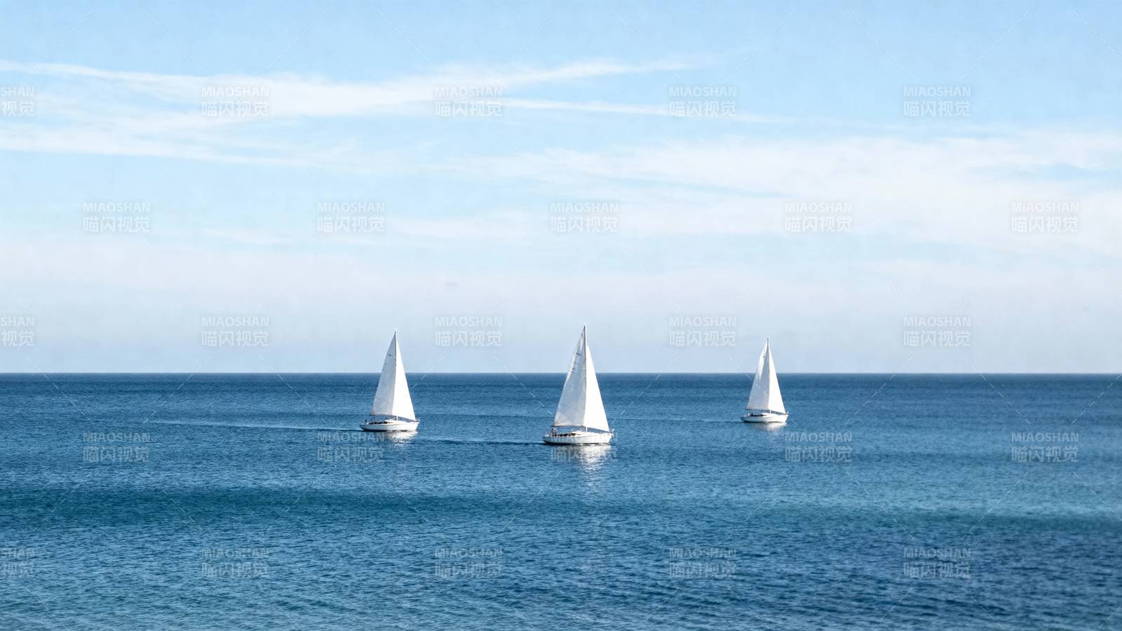 三帆逐浪 海天一色图片