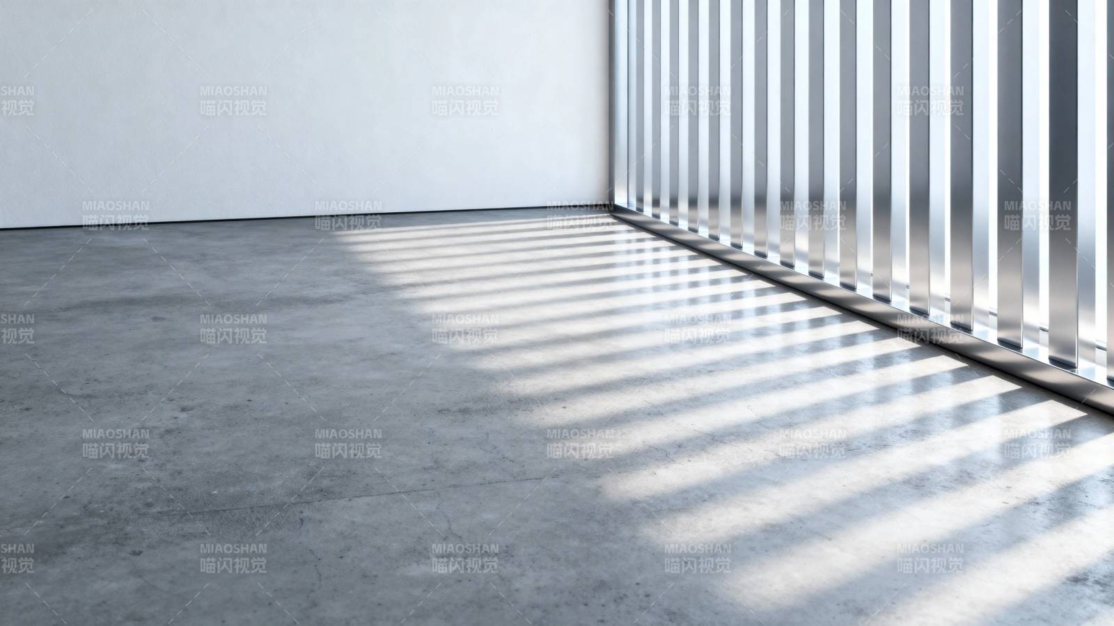 光影条纹洒落空旷水泥地图片