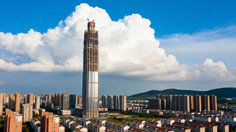 云端巨塔拔地起图片