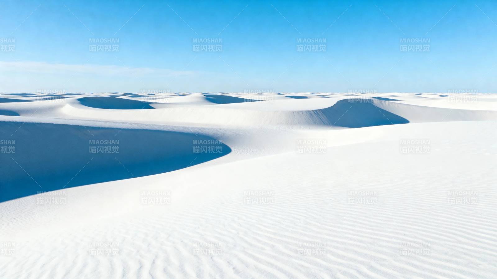 白沙如雪 蓝天无垠图片