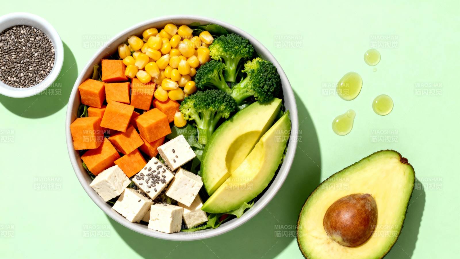 健康轻食碗 牛油果豆腐沙拉图片