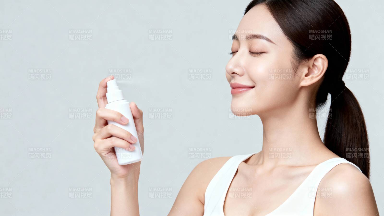 喷雾护肤 清新自然美图片