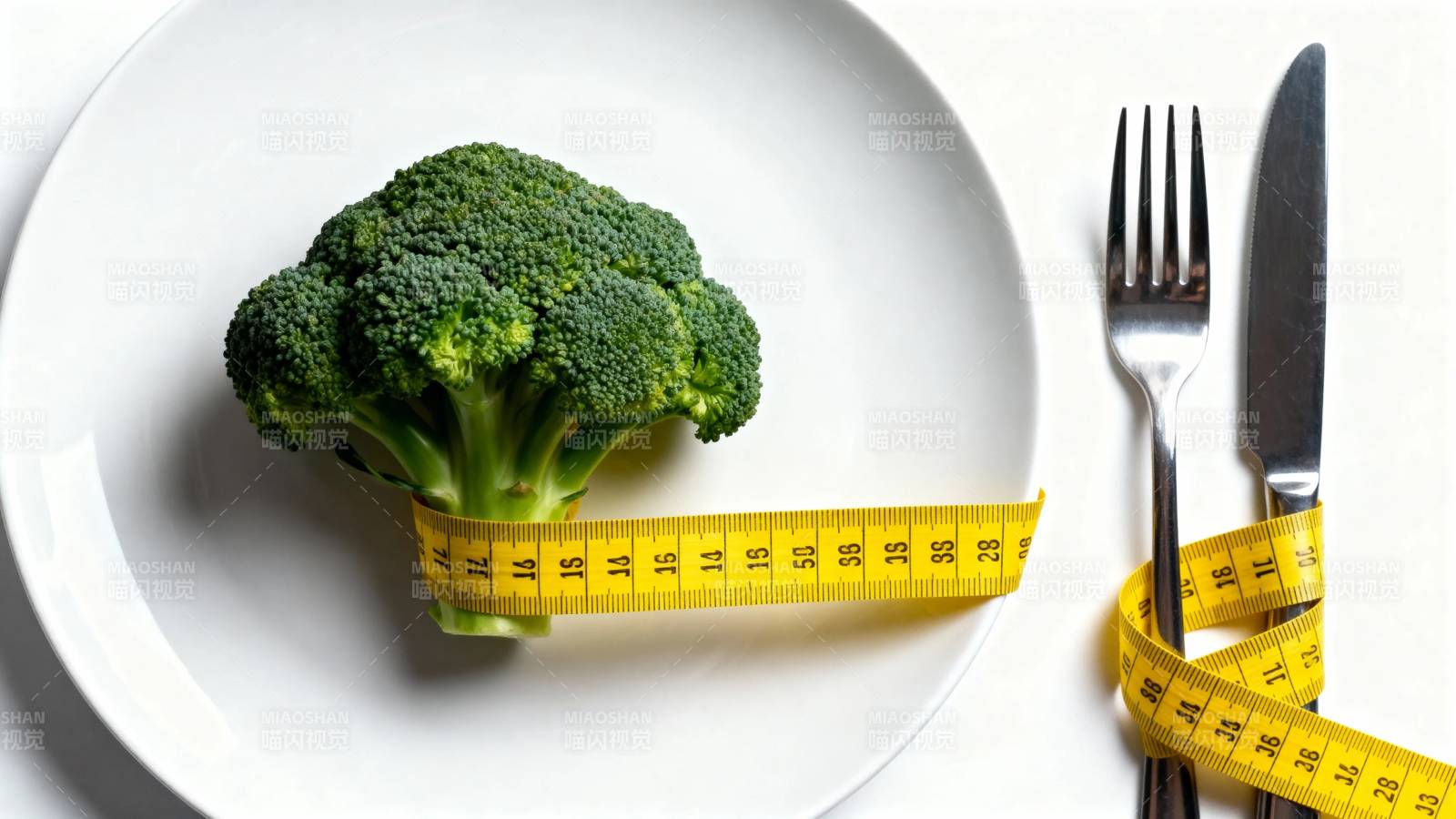 西兰花配卷尺 健康饮食象征图片