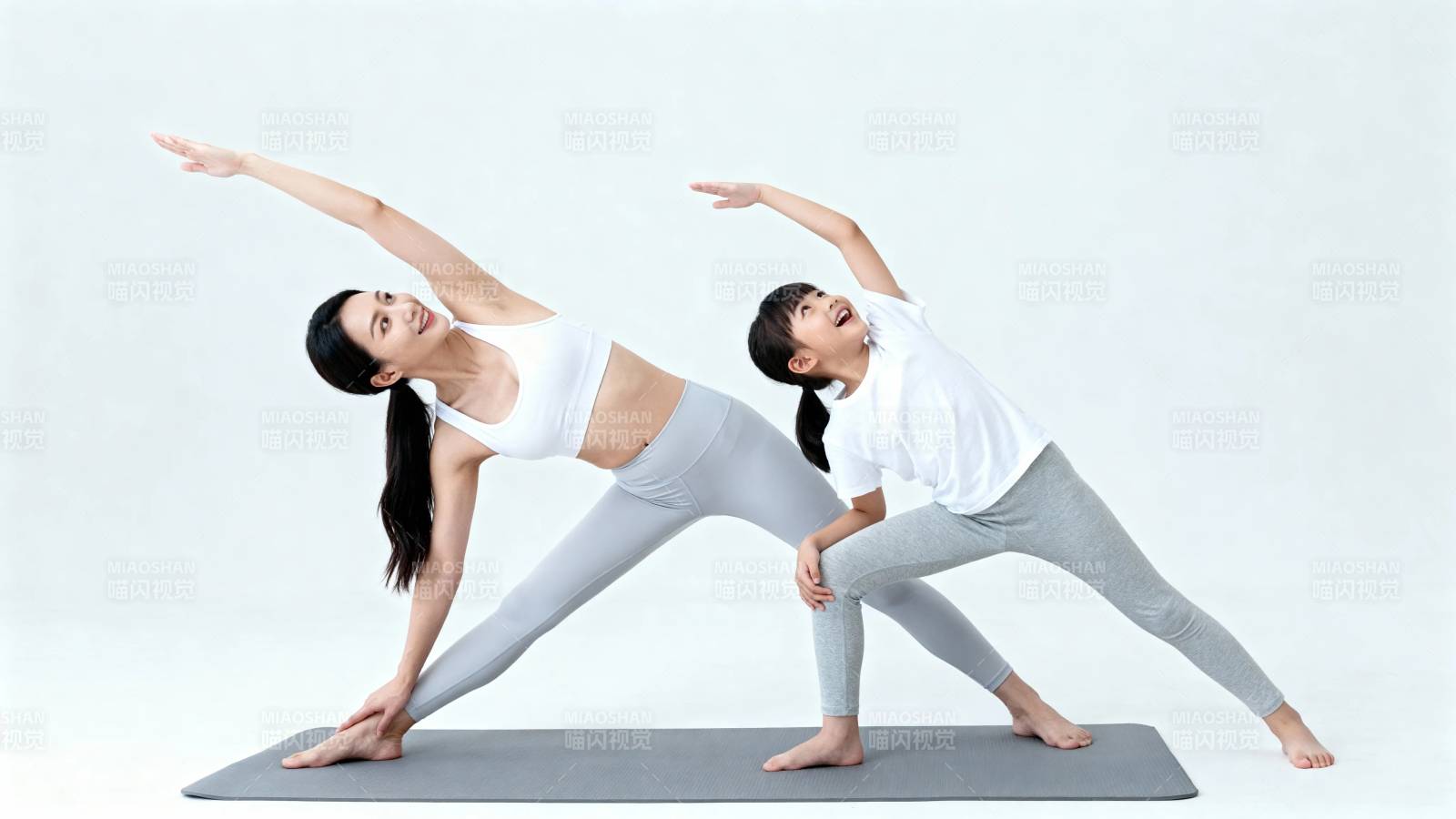 母女瑜伽 温馨共练时光图片