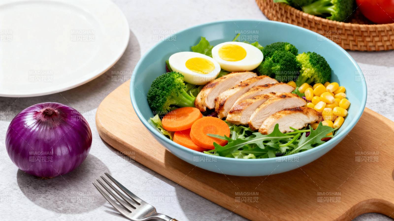 鸡胸肉蔬菜沙拉碗图片