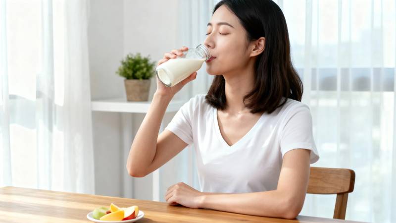 晨间饮奶 清新健康时光图片