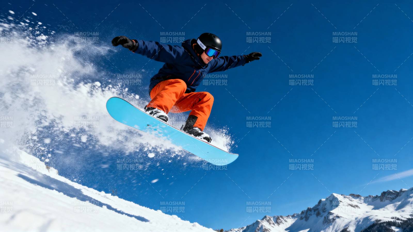雪板腾空 蓝天飞雪舞图片