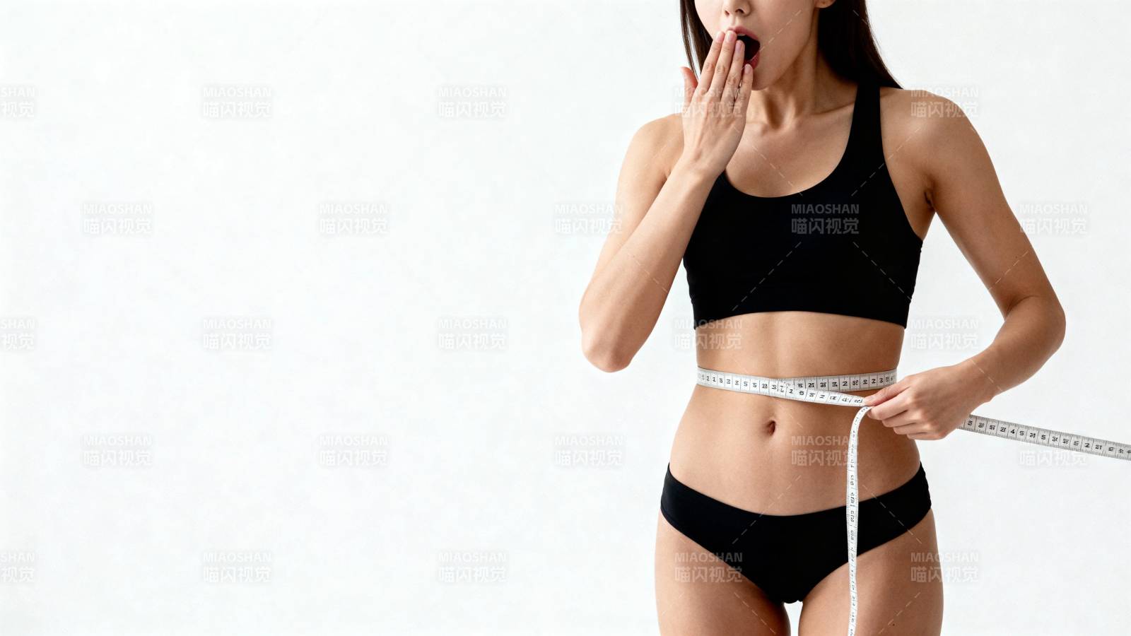 女子量腰围 惊讶捂嘴图片