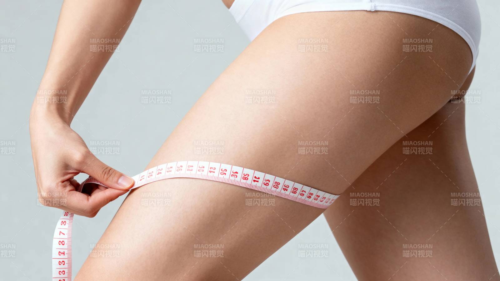 测量大腿围 关注身材管理图片