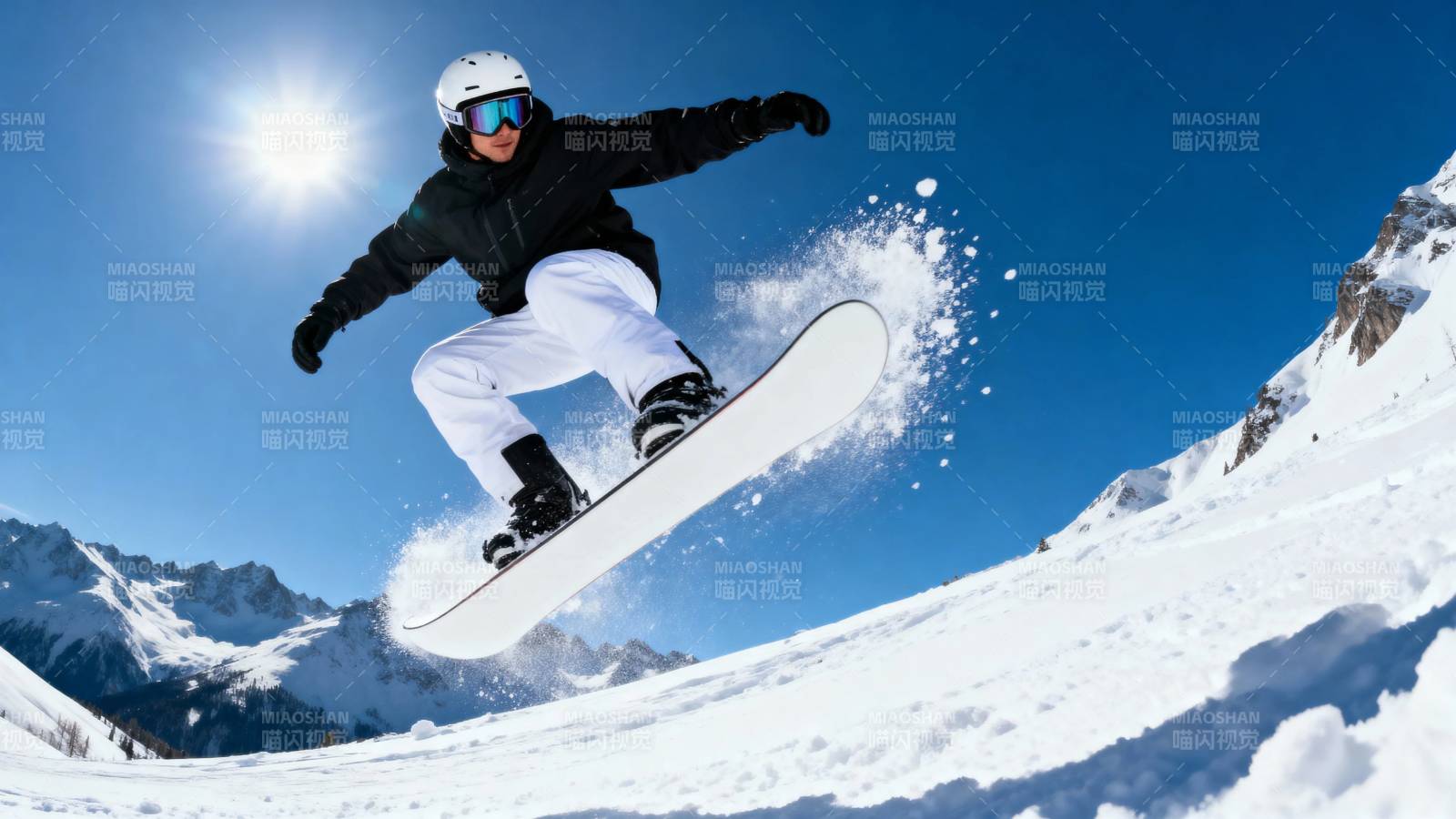 雪板腾空 阳光闪耀山巅图片
