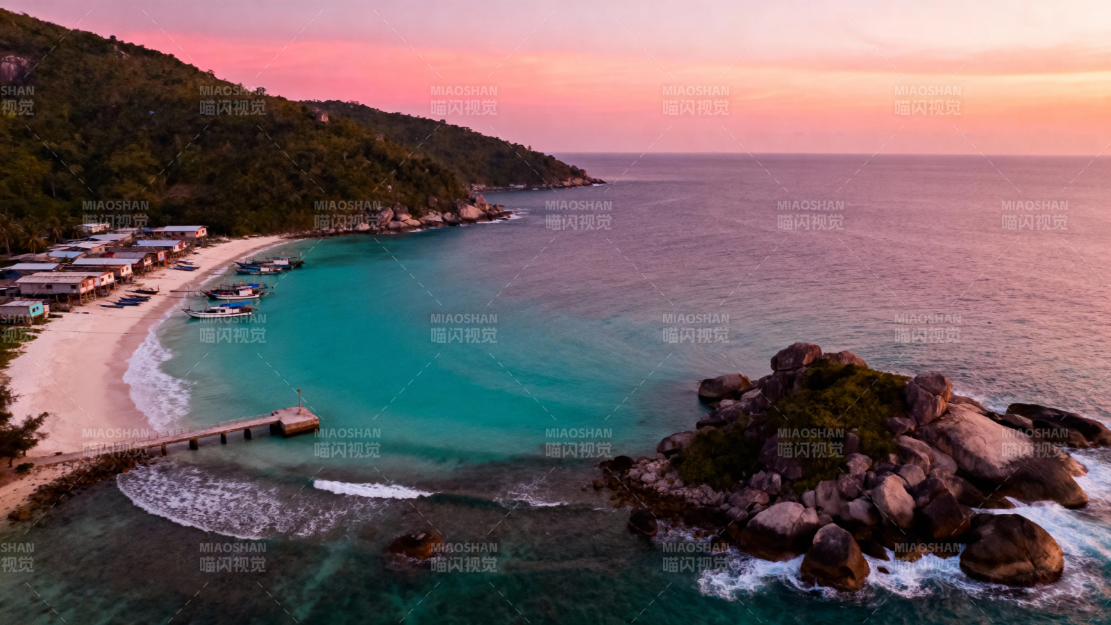 夕阳海湾 碧海金沙美如画图片