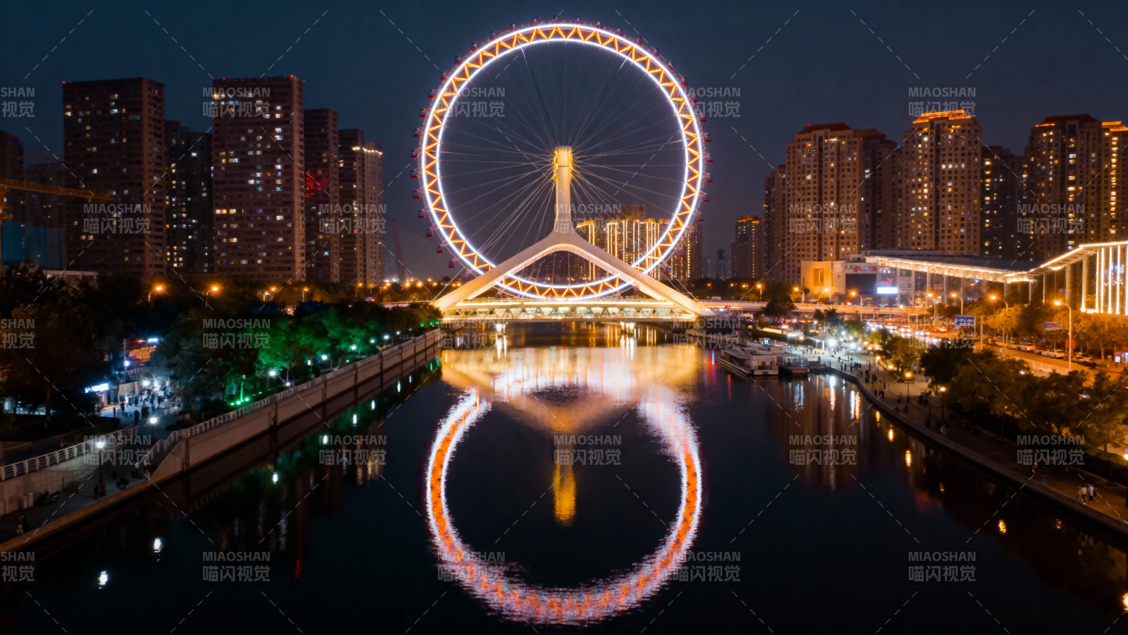 夜映摩天轮 城河倒影美图片
