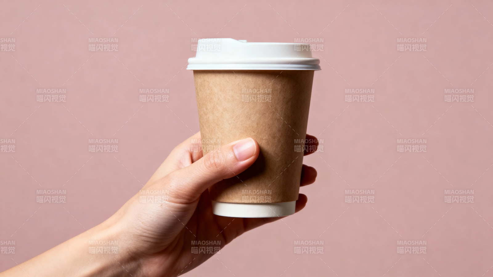 手握咖啡杯 暖意随行图片