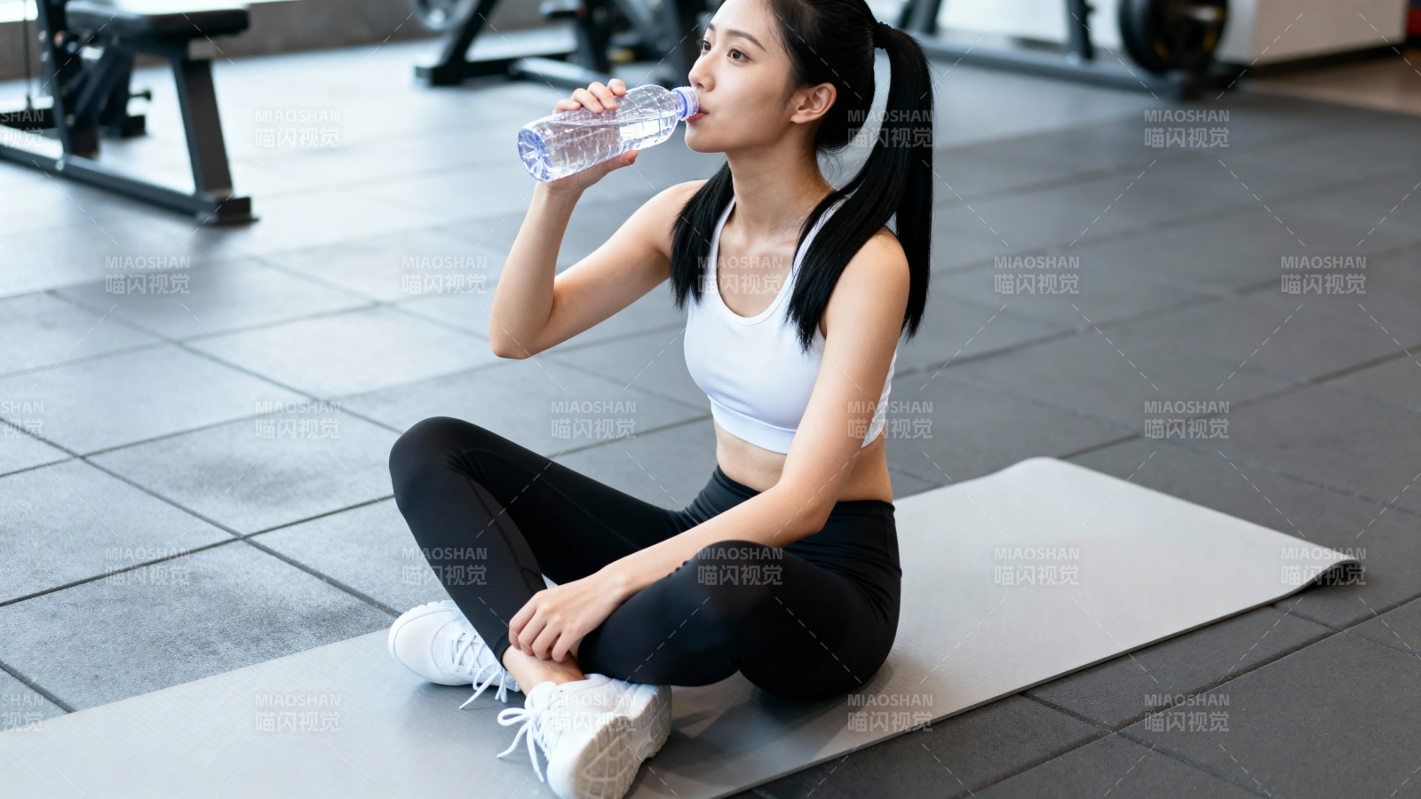 健身后补水休息图片
