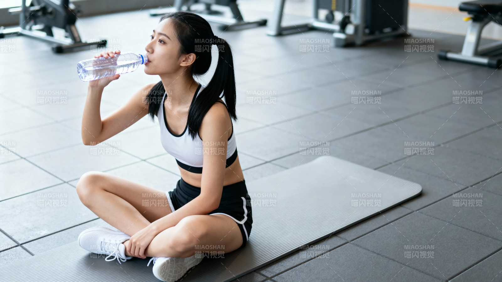 健身后补水休息图片