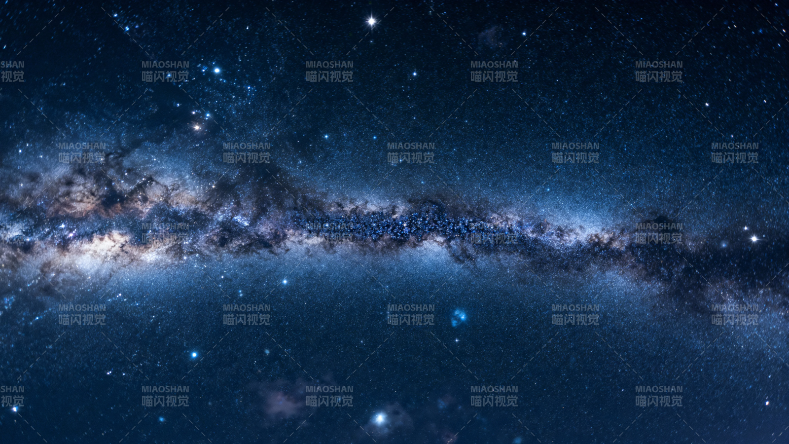 银河横贯星空夜图片