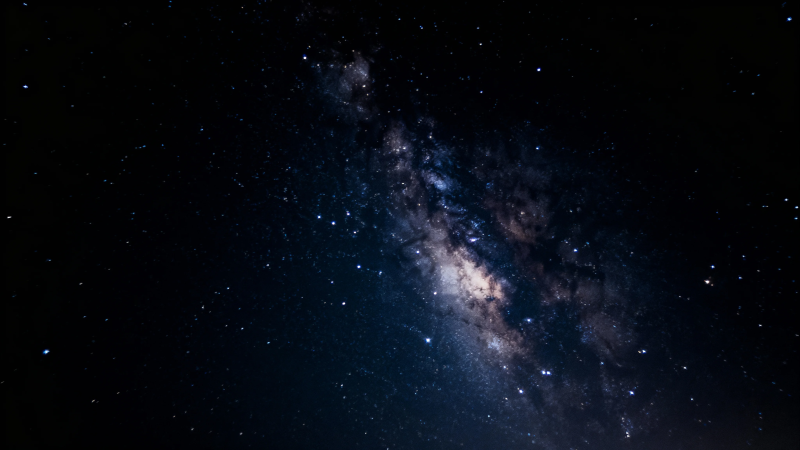 银河横贯夜空 星辉璀璨图片