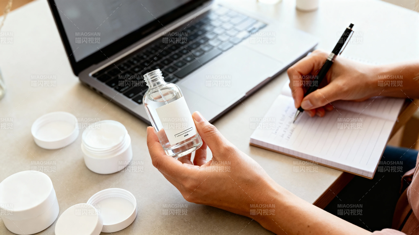 手持护肤品 笔记记录中图片