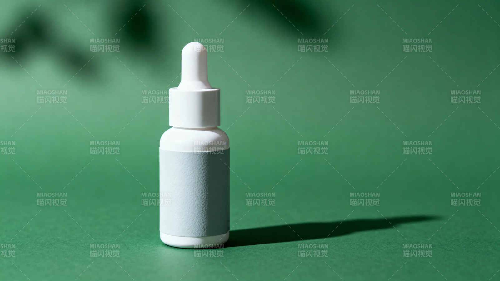 绿底白瓶滴管精华液图片