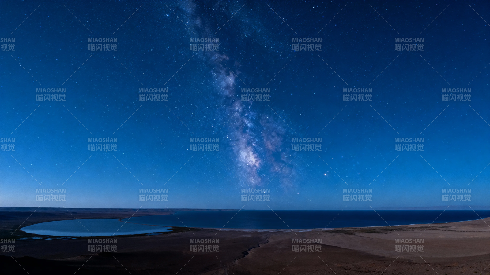 星空下的湖泊夜景图片