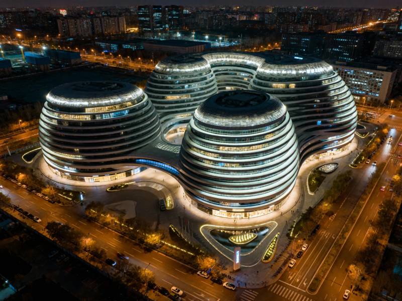 银河SOHO夜景航拍图片