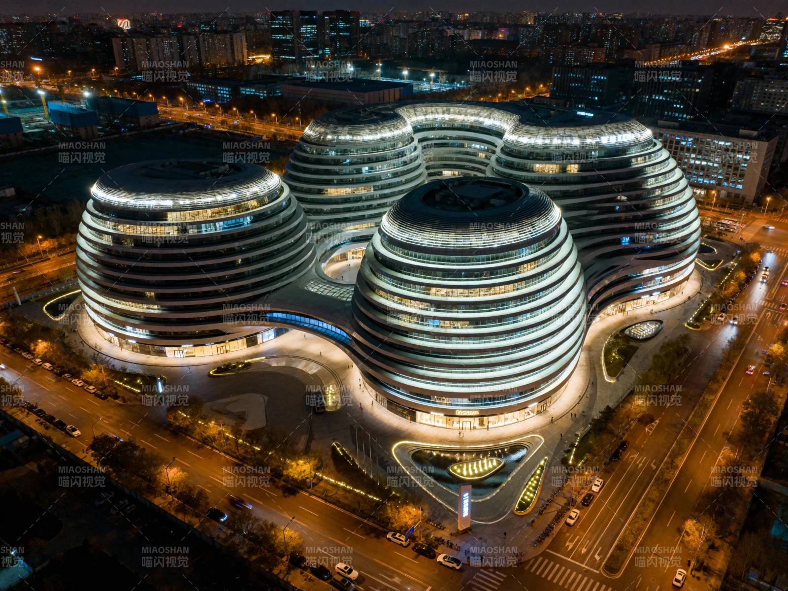 银河SOHO夜景航拍图片