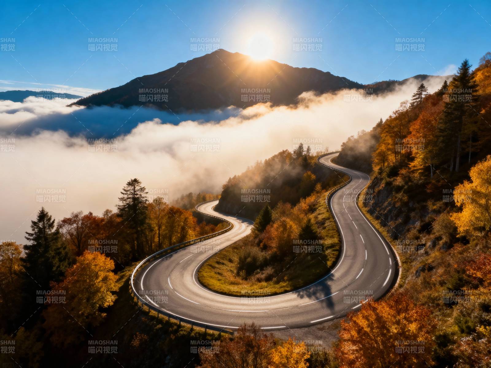 云海山径 秋日蜿蜒路图片